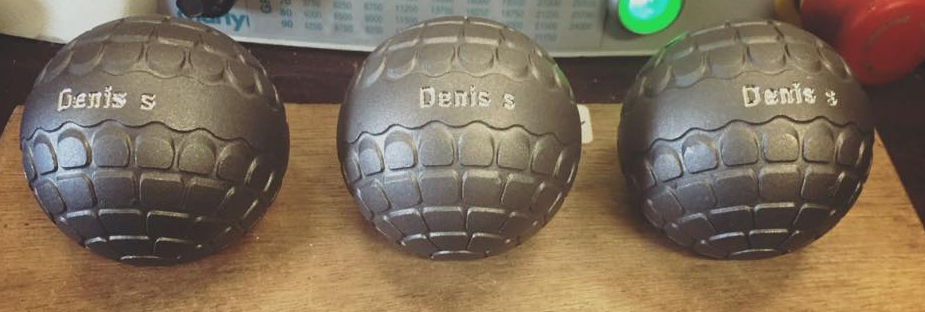 Cadeau original pour un homme : des boules de pétanques